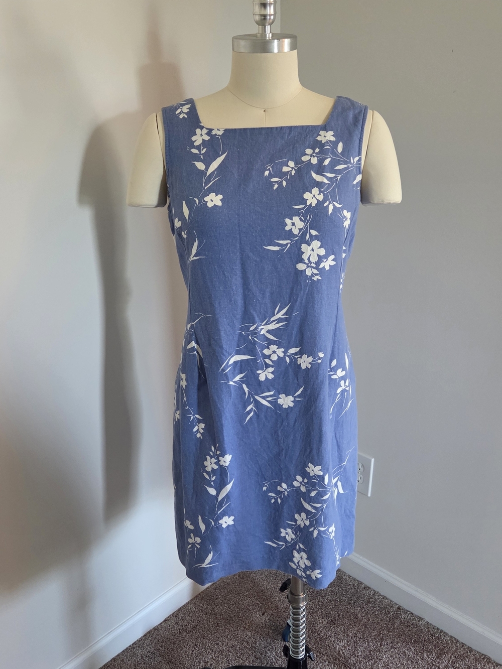 Size 14 Expressions Blue & White Floral Knee Length Sleeveless Linen Rayon Dress